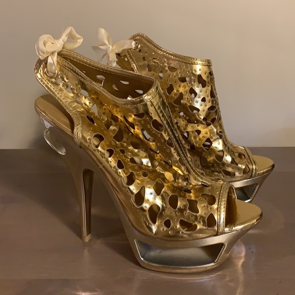 🆕 Apple Bottoms Gold Cut Out Booties - Women’s Size 8 - Picture 4 of 8